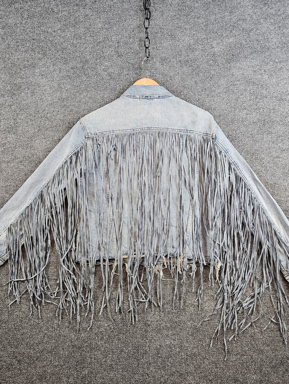 Levi's "All-Over-Fringe" Trucker Denim Jacket- Medium - Picture 3 of 10